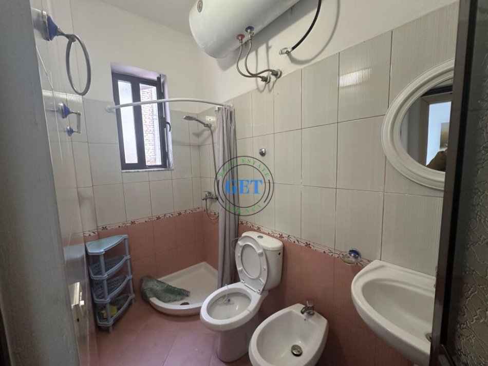 Durres, jepet me qera apartament 1+1+Ballkon Kati 2, 75 m² 300 € (Sheshi Pranvera , Durres)