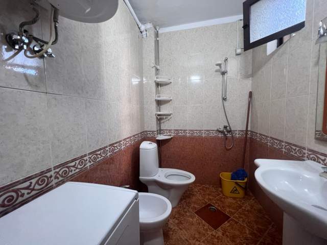 Tirane, jepet me qera apartament 1+1 Kati 1, 65 m² 400 Euro (21dhjetori)