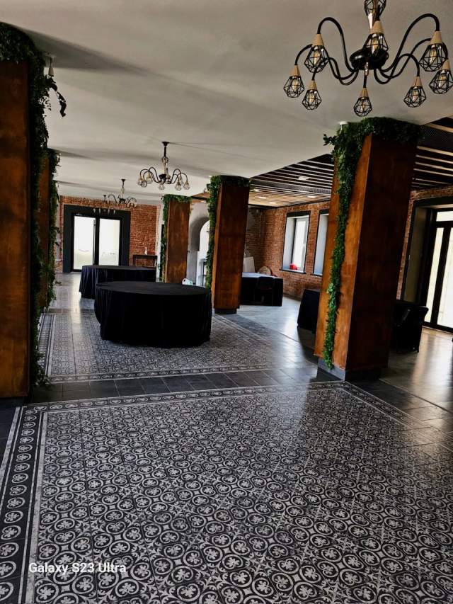 Tirane, jepet me qera ambjent biznesi Kati 1, 750 m² 2.500 Euro (Kombinat)