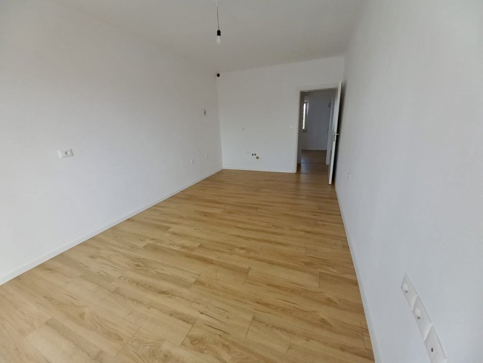 Tirane, shitet apartament 1+1+Aneks+Ballkon Kati 5, 53 m² 79.000 € (Cajupi te Shkolla)