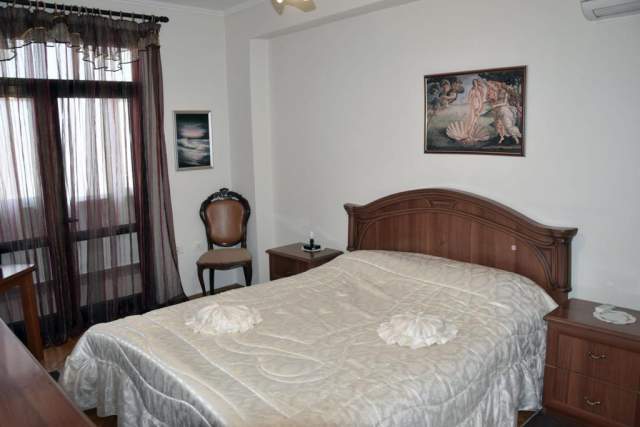Tirane, jepet me qera apartament 2+1+BLK Kati 6, 130 m² 600 Euro (rruga Sami Frasheri)