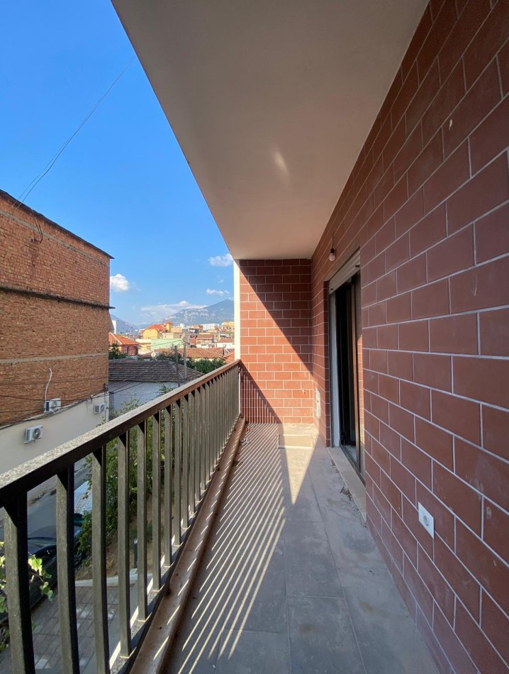 Tirane, shitet apartament 1+1+Ballkon Kati 1, 70 m² 128.000 € (Selvia)