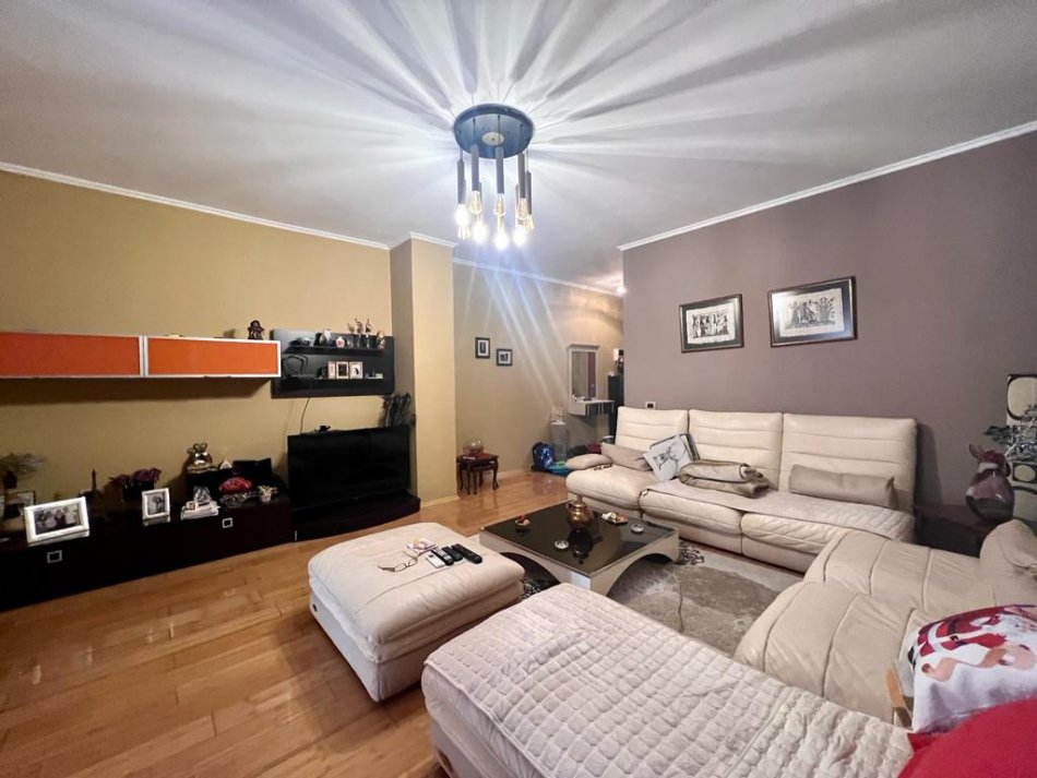 Qira, Apartament 3+1, Pazari i Ri, Tiranë
