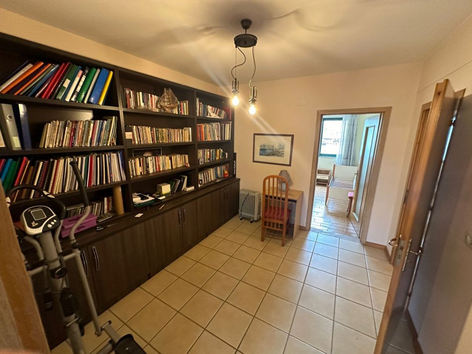Tirane, jepet me qera apartament 3+1 Kati 5, 120 m² 650 € (Gjergj fishta)
