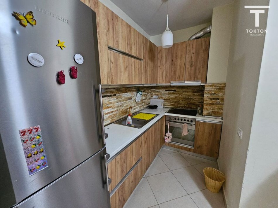 Tirane, jepet me qera apartament 1+1 Kati 2, 60 m² 320 € (Rruga e Dajtit, Fresku, Tiranë, TT 1466)