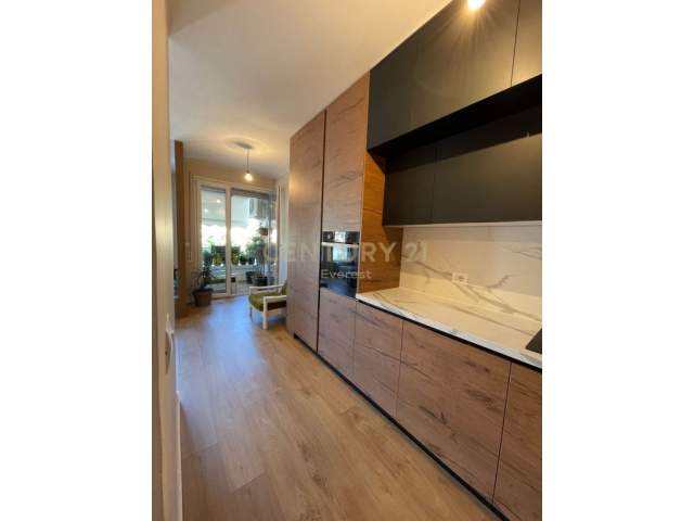 Tirane, shes apartament 2+1+A+BLK Kati 1, 110 m² 173.000 Euro (Maternitetit te Ri.)