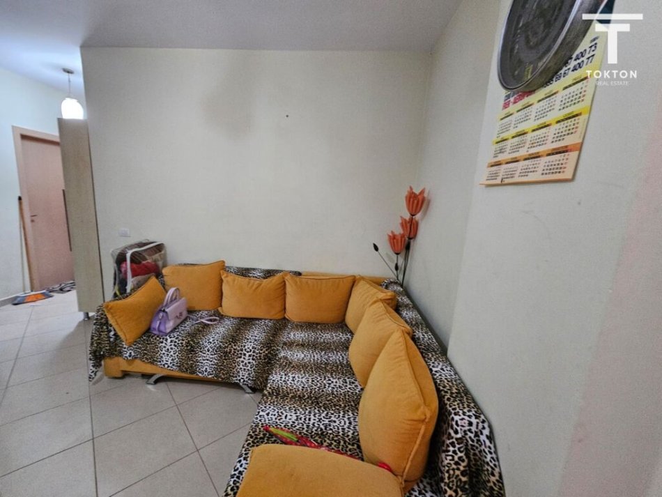 Tirane, jepet me qera apartament 1+1 Kati 2, 60 m² 320 € (Rruga e Dajtit, Fresku, Tiranë, TT 1466)