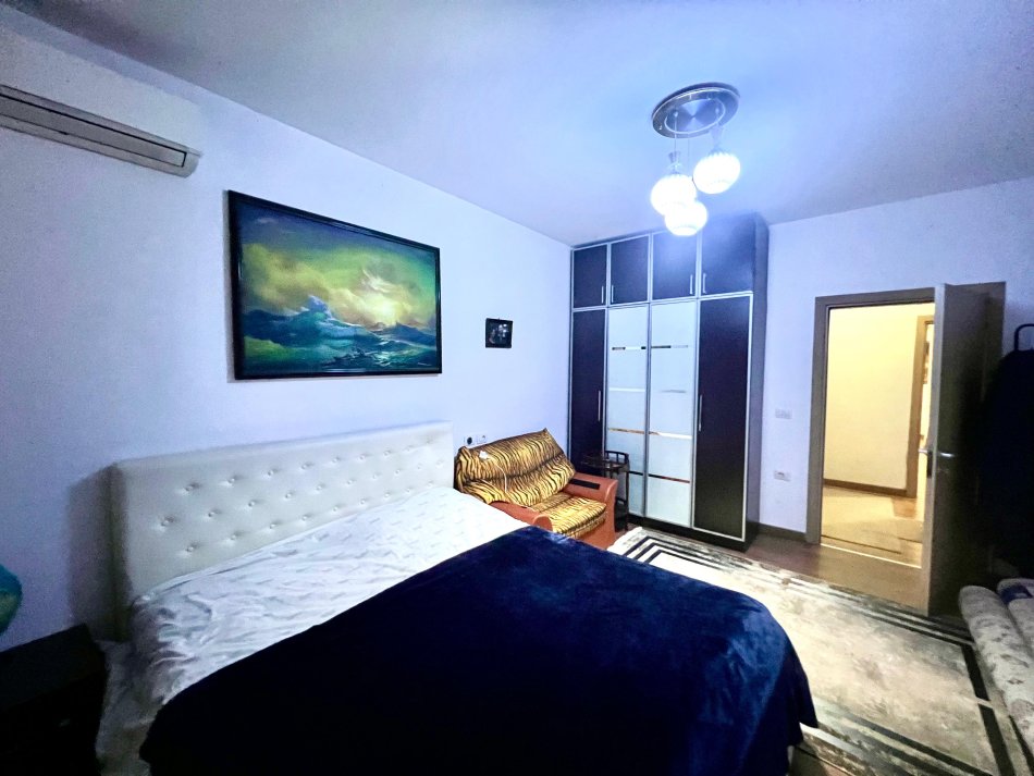 Tirane, shitet shtepi 2+1+Aneks+Ballkon Kati 0, 193 m² 180.000 € (Rruga Niko Avrami)