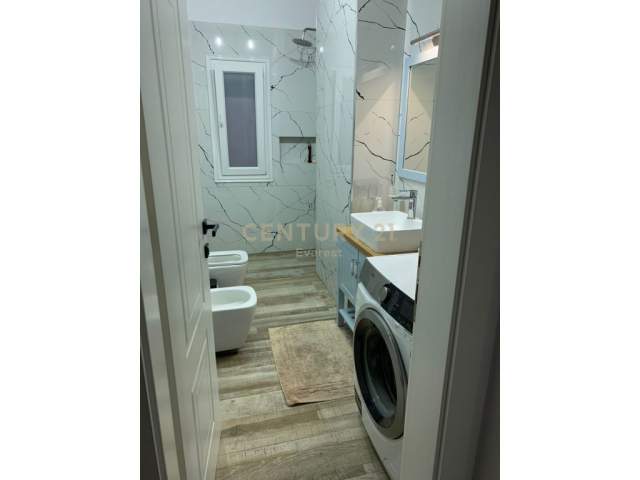 Tirane, jepet me qera apartament 2+1+BLK Kati 3, 80 m² 620 Euro (Ish Stacioni i Trenit Tirana)