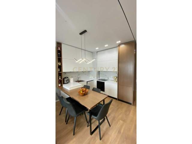 Tirane, Jepet me Qira Apartament 2+1 Kati 6, 500 Euro (Pediatria)