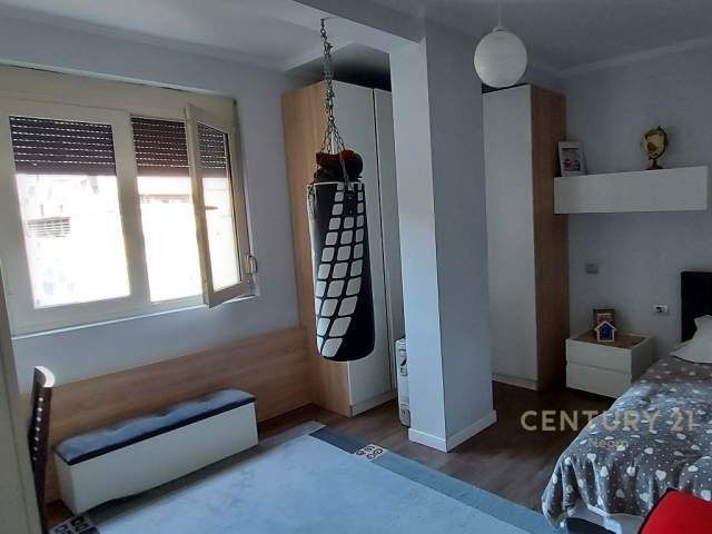 Tirane, jepet me qera apartament 700 Euro (vasil shanto)