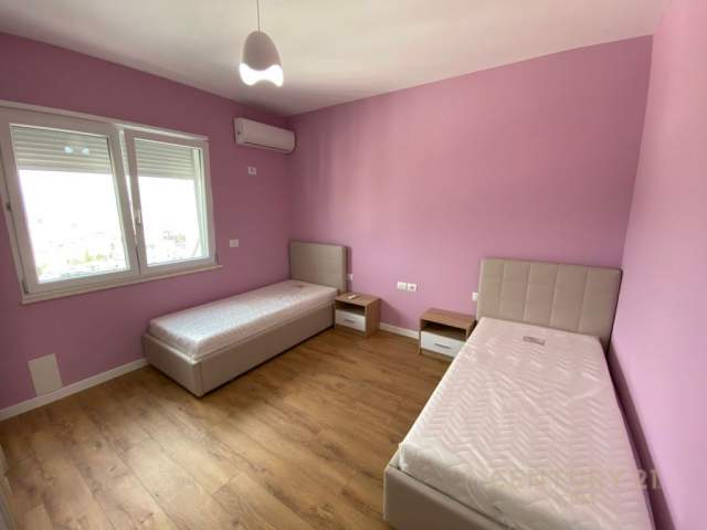 Tirane, jepet me qera apartament 2+1 Kati 4, 850 Euro