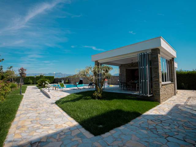 Shesim Vile luksoze ne Kashar , 3.150 m² 1.500.000 Euro