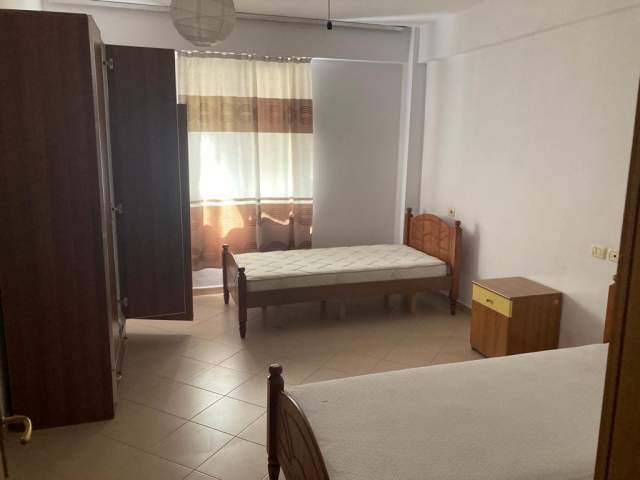 Tirane, jepet me qera apartament 2+1+BLK Kati 1, 92 m² 500 Euro (Komun Parisi)