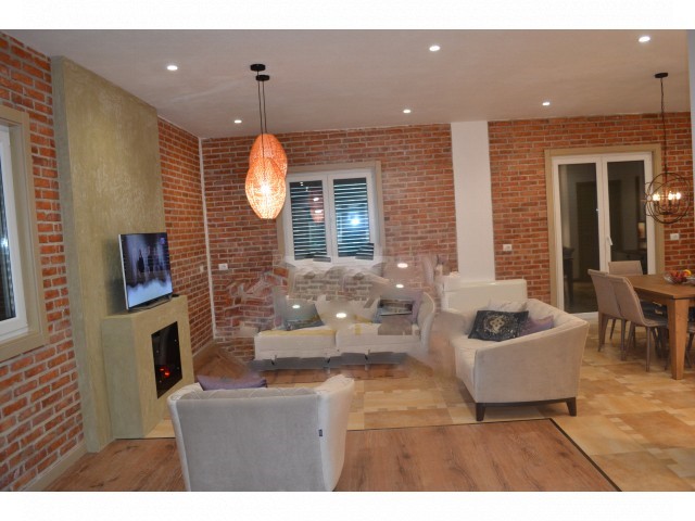 Tirane, shitet Vile 600 m² 1.600.000 Euro