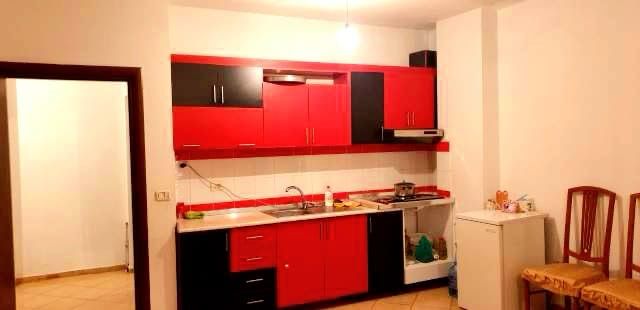 Tirane, shitet apartament 1+1 Kati 3, 74 m² 112.000 € (Prane Tregut te Medreses)