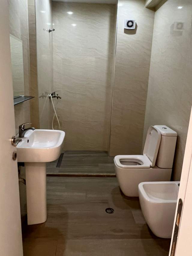Tirane, jepet me qera apartament 1+1+BLK Kati 1, 72 m² 550 Euro (Kompleksi Kika 2)