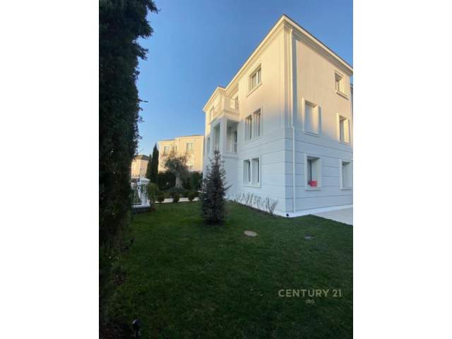 VILE TE ROLLING HILL PER SHITJE, 1.025 m² Euro