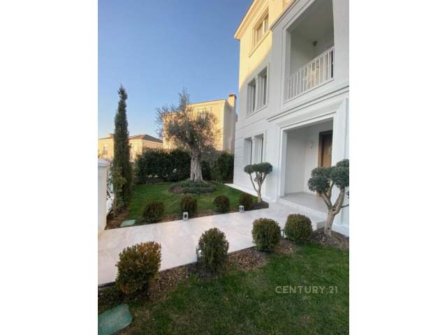 VILE TE ROLLING HILL PER SHITJE, 1.025 m² Euro