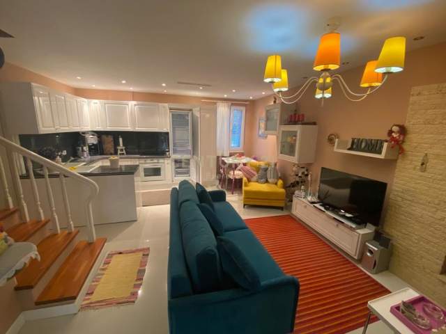 KOMPLEKSI LURA , SHITET DUPLEX 2+1, 100 m² 230.000 Euro (GJIRI I LALZIT)