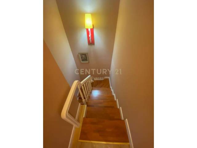 KOMPLEKSI LURA , SHITET DUPLEX 2+1, 100 m² 230.000 Euro (GJIRI I LALZIT)