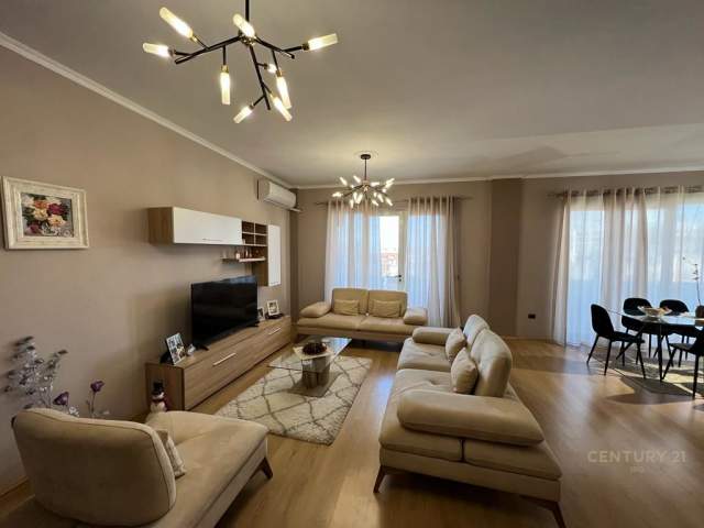 Tirane, shes apartament 4+1 Kati 4, 133 m² 130.000 Euro (Kompleksi Grand)