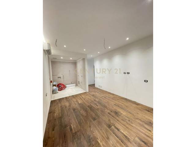 Tirane, shes apartament 2+1+A+BLK Kati 6, 130 m² 300.000 Euro (Rruga e Barrikadave)