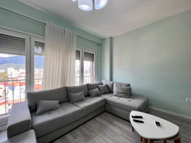 Tirane, jepet me qera apartament 2+1 Kati 8, 100 m² 600 Euro (rruga dibres)