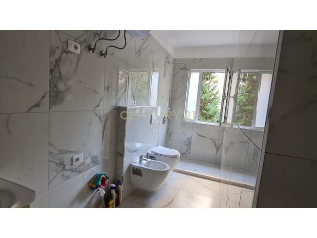 Tirane, shitet apartament 1+1+BLK Kati 1, 67 m² 97.000 Euro (Komuna e Parisit)