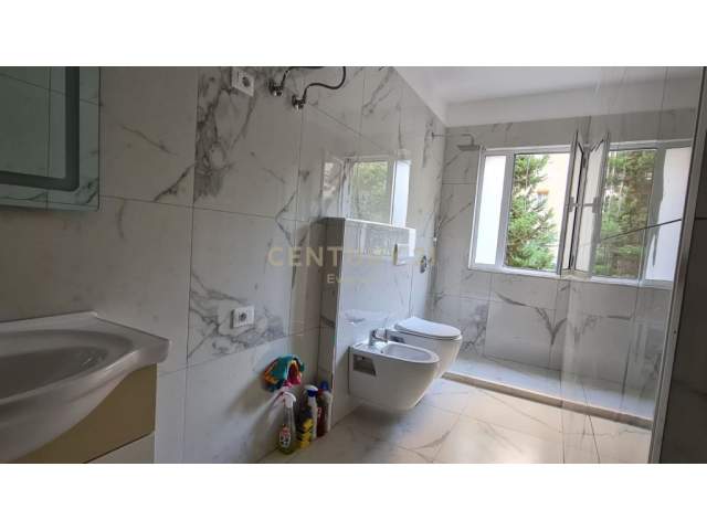 Tirane, shes apartament 1+1 Kati 2, 67 m² 97.000 Euro (Komuna Parisit)