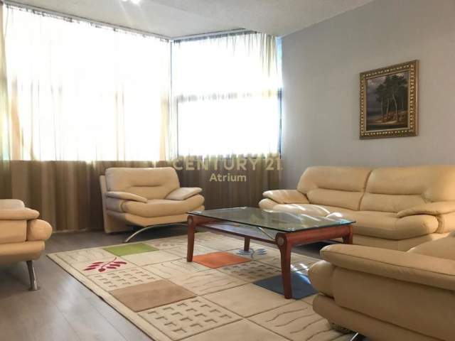 Tirane, jepet me qera apartament 5+1 Kati 2, 170 m² 800 Euro (Rr.Kosovareve)