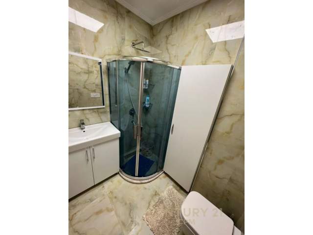 Tirane, jepet me qera apartament 2+1 Kati 3, 75 m² 600 Euro (Komuna Parisit)