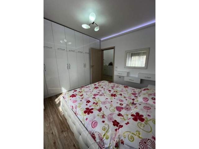 Tirane, jepet me qera apartament 2+1 Kati 3, 75 m² 600 Euro (Komuna Parisit)