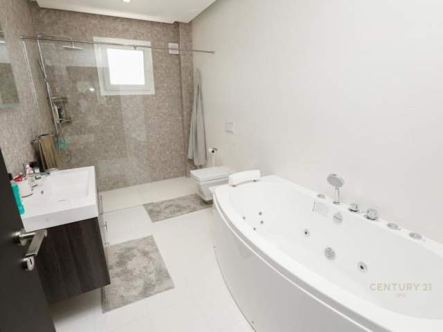 Vile ne Akacia Hills, 1.600 m²