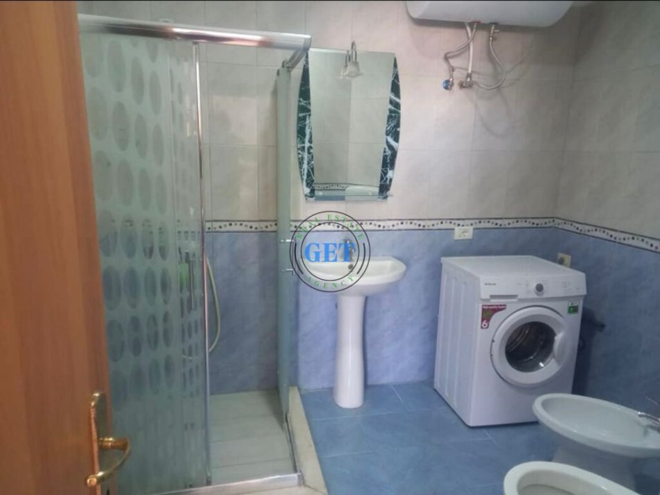 Durres, jepet me qera apartament 2+1+Ballkon Kati 4, 95 m² 400 € (Muzeumi, Durres)