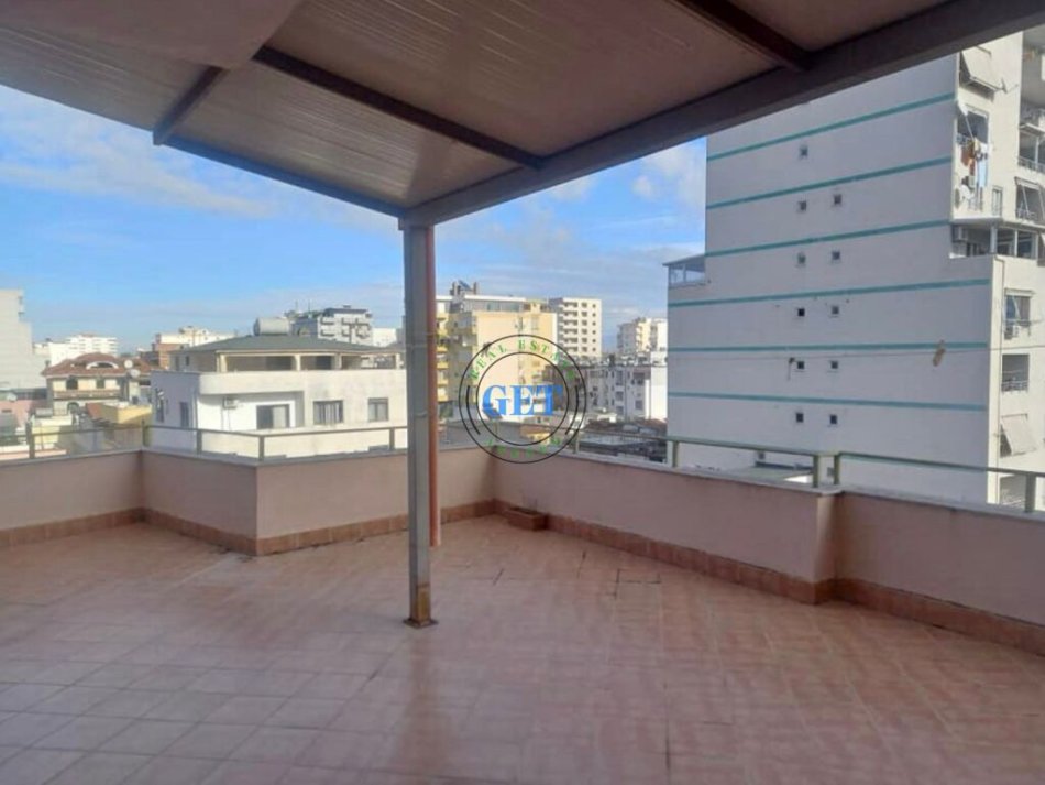 Durres, jepet me qera apartament 2+1+Ballkon Kati 4, 95 m² 400 € (Muzeumi, Durres)