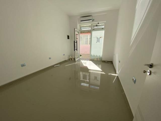Tirane, jepet me qera ambjent biznesi Kati 0, 45 m² 450 Euro (Vasil Shanto)