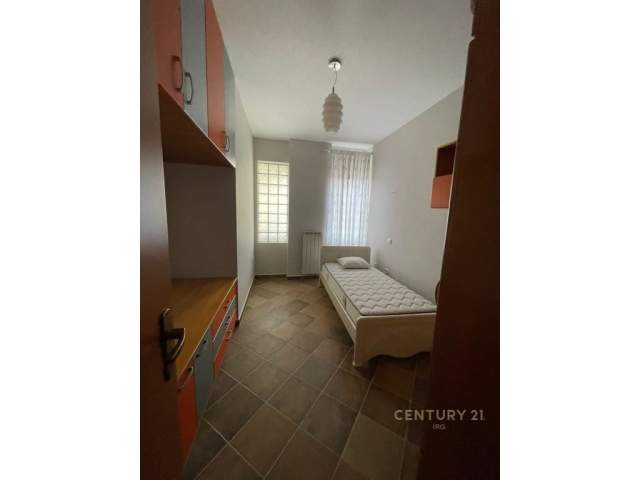 Tirane, jepet me qera apartament 3+1+BLK Kati 5, 1.000 Euro (Liqeni i Tiranes)