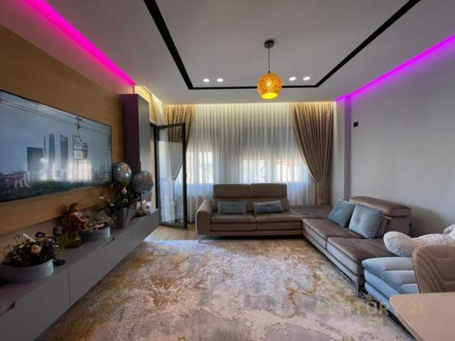 Tirane, shes apartament 1+1 Kati 3, 70 m² 130.000 Euro (Kristal Center)