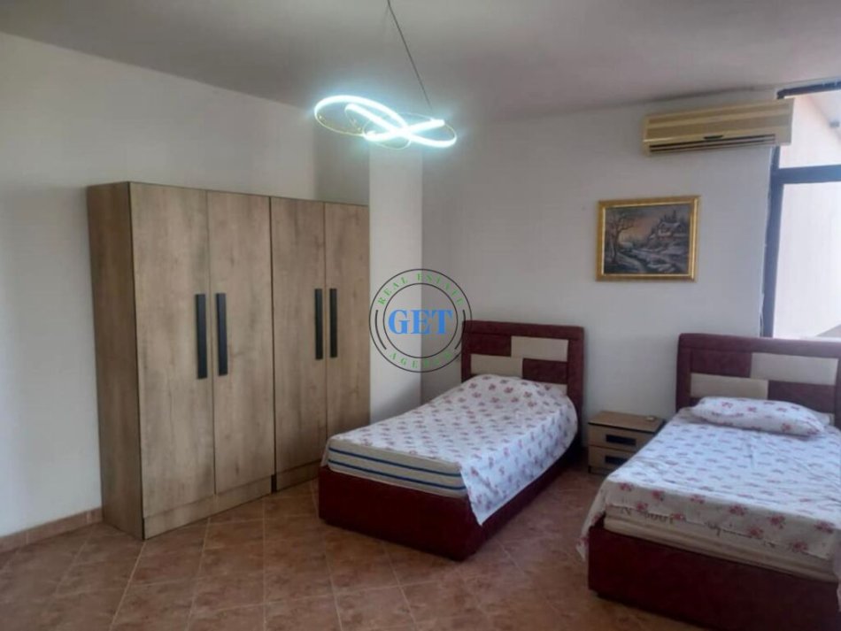 Durres, jepet me qera apartament 2+1+Ballkon Kati 4, 95 m² 400 € (Muzeumi, Durres)