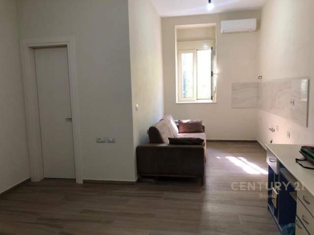 Tirane, ofert ambjent biznesi Kati 2, 75 m² 730 Euro (bulevardi zogu i pare)