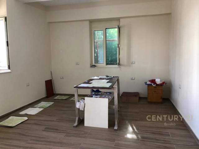 Tirane, ofert ambjent biznesi Kati 2, 75 m² 730 Euro (bulevardi zogu i pare)