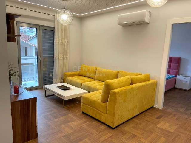 Tirane, jap me qera apartament 2+1+BLK Kati 3, 100 m² 500 Euro (kristal center)