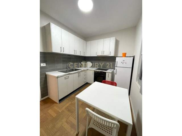 Tirane, jap me qera apartament 2+1+BLK Kati 3, 100 m² 500 Euro (kristal center)