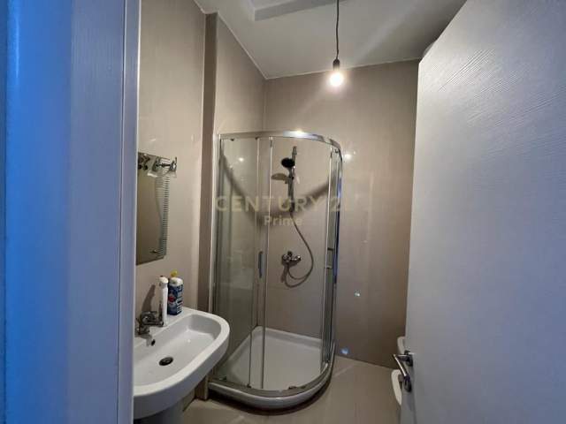 Tirane, jepet me qera apartament 2+1 Kati 5, 76 m² 500 Euro (Vasil Shanto)