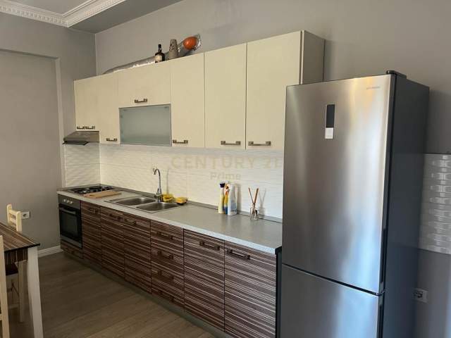 Tirane, jepet me qera apartament 2+1 Kati 5, 76 m² 500 Euro (Vasil Shanto)