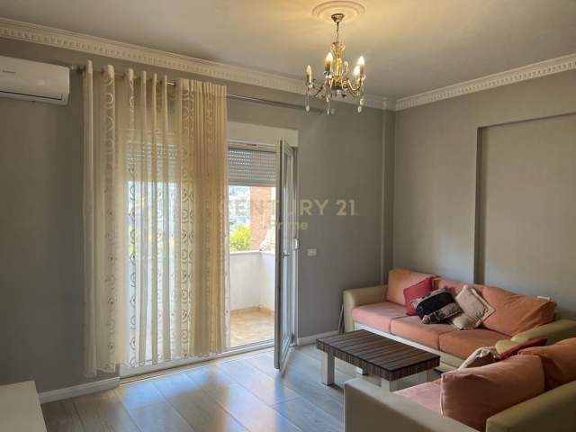Tirane, jepet me qera apartament 2+1 Kati 5, 76 m² 500 Euro (Vasil Shanto)