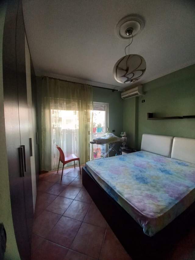 Tirane, jepet me qera apartament 2+1+BLK Kati 1, 103 m² 900 Euro (Sheshi Wilson)