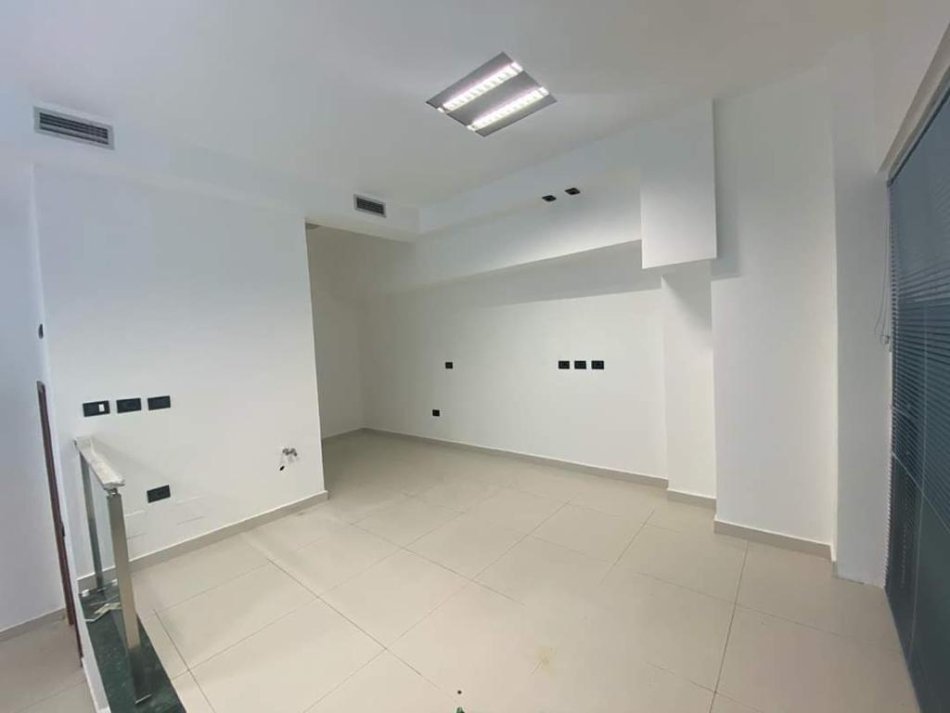 Tirane, shitet ambjent biznesi Kati 1, 40 m² 65.000 € (Kodra Diellit )