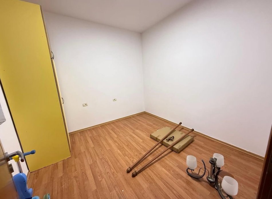 Tirane, jepet me qera apartament 2+1 Kati 2, 85 m² 500 € (Rruga kongresi i lushnjes)